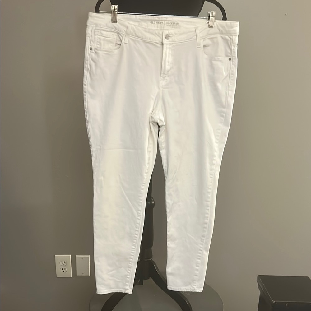 Old Navy White Cropped Ankle Jeans